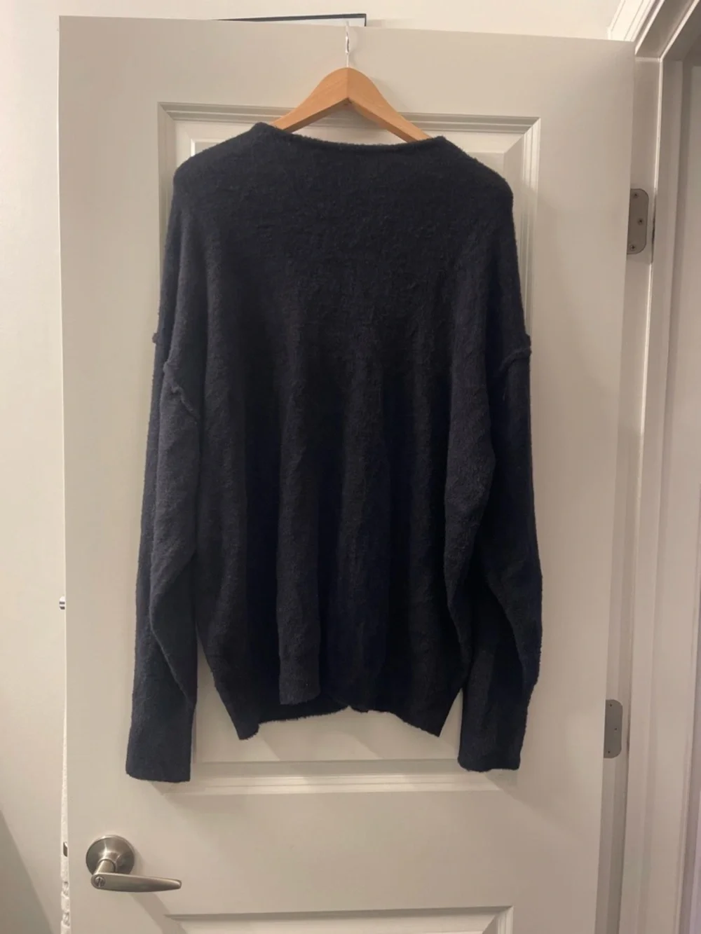 Wilfred by Aritzia Women's Black Boxy V-Neck Sweater - Cozy Knit